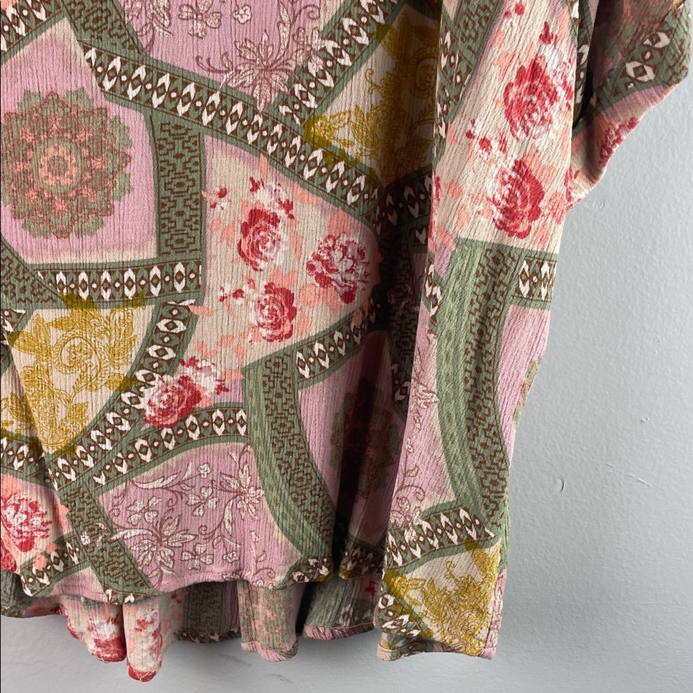 Easel Women's Pink Patchwork Floral Dolman Top Size S - Picture 5 of 10